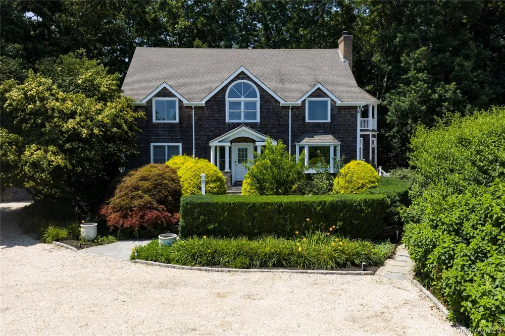 652 Noyack Path Water Mill, NY 11976