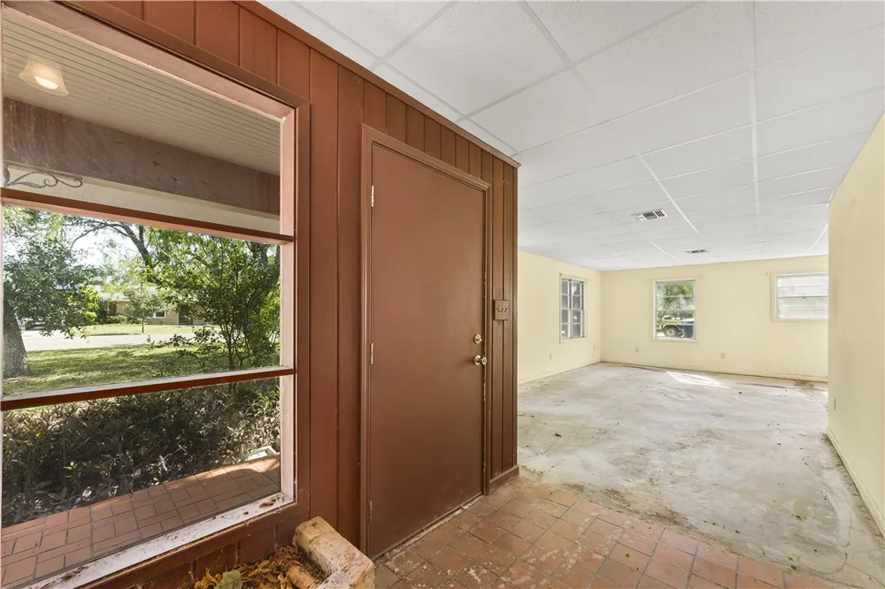 706 E Henderson Street Bishop, TX 78343