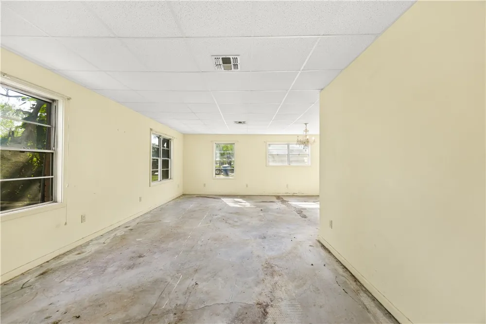706 E Henderson Street Bishop, TX 78343