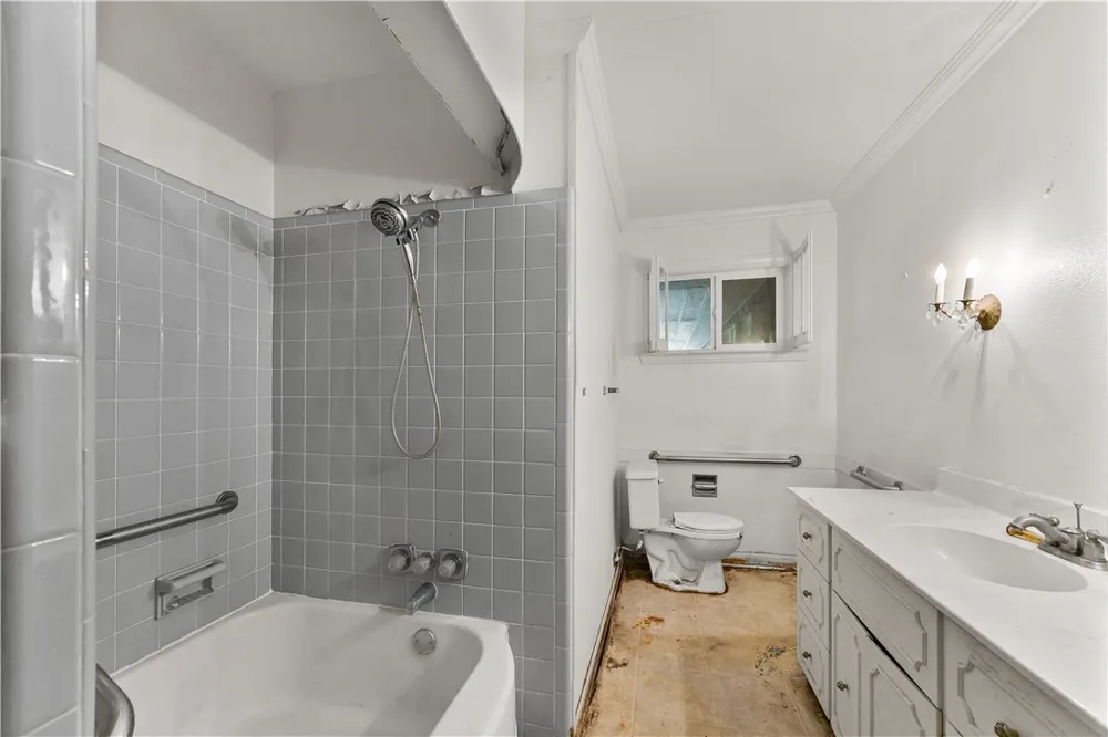 706 E Henderson Street Bishop, TX 78343