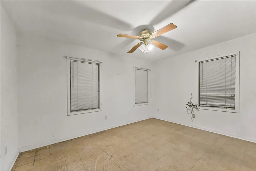 706 E Henderson Street Bishop, TX 78343