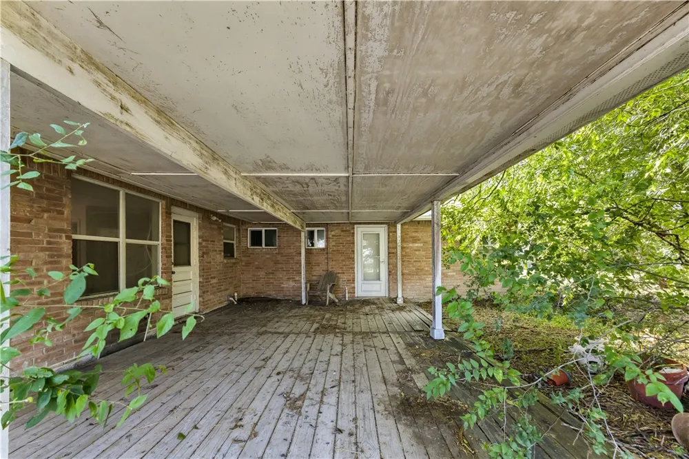 706 E Henderson Street Bishop, TX 78343
