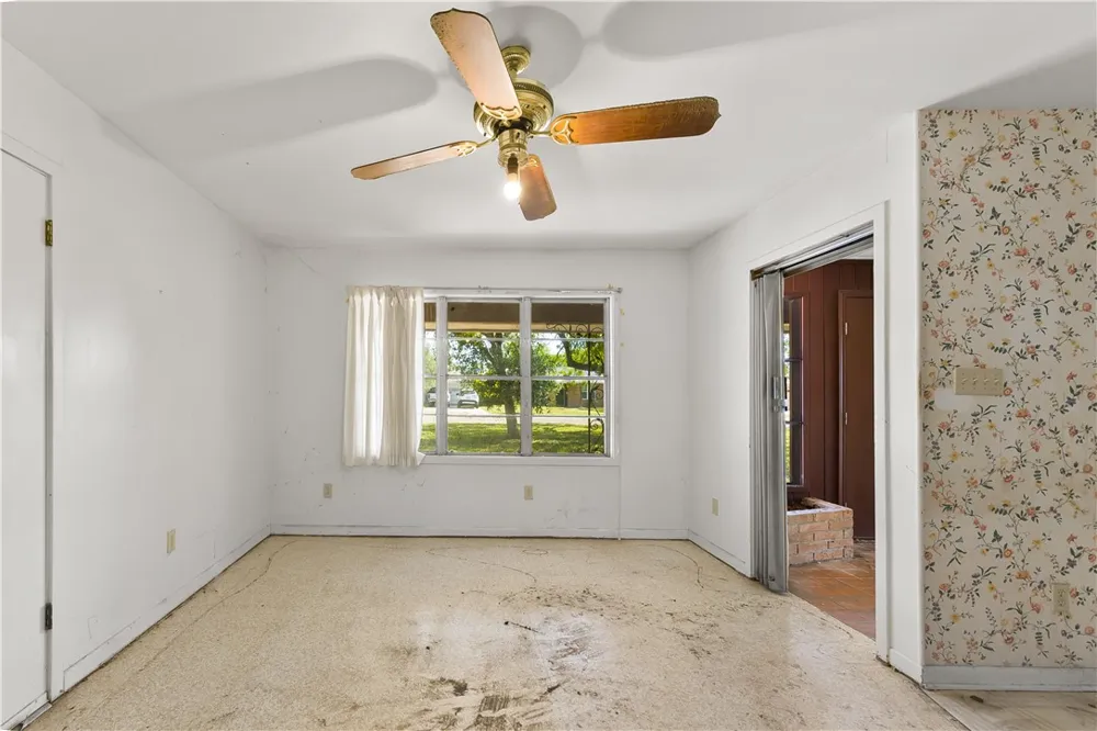 706 E Henderson Street Bishop, TX 78343