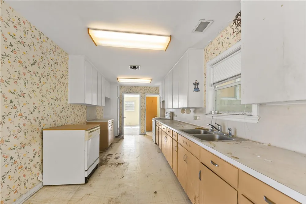 706 E Henderson Street Bishop, TX 78343