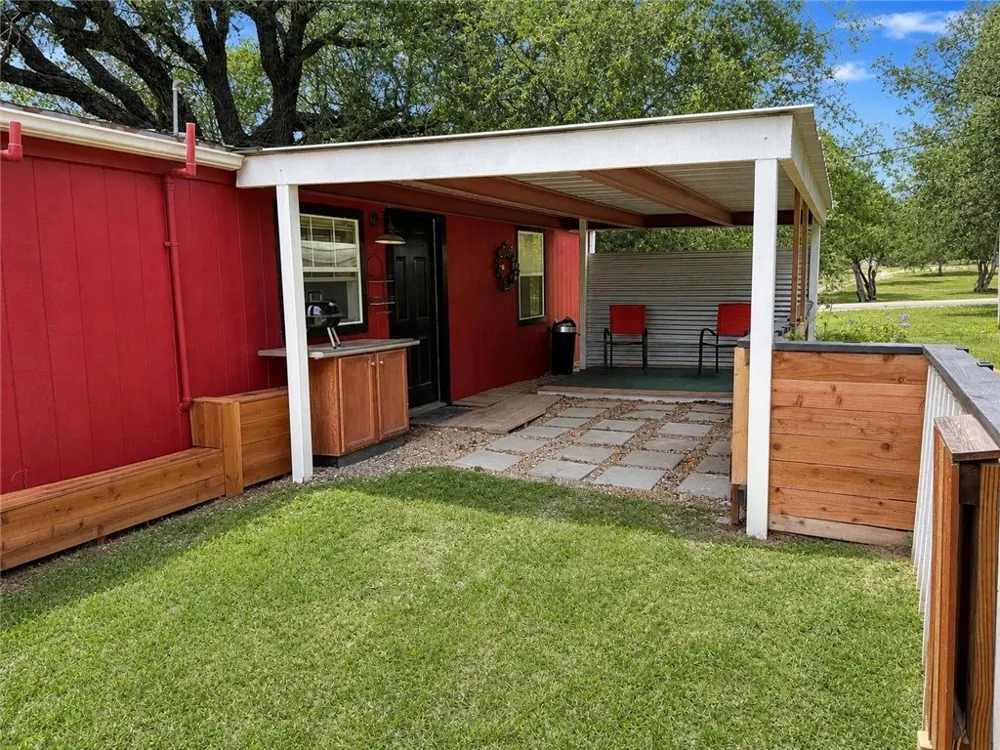 102 County Road 394 Mathis, TX 78368