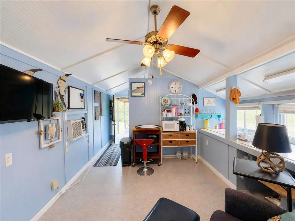 102 County Road 394 Mathis, TX 78368
