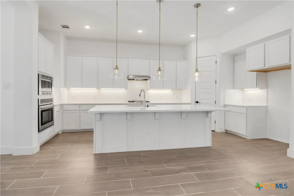 1421 Escarpment New Braunfels, TX 78132