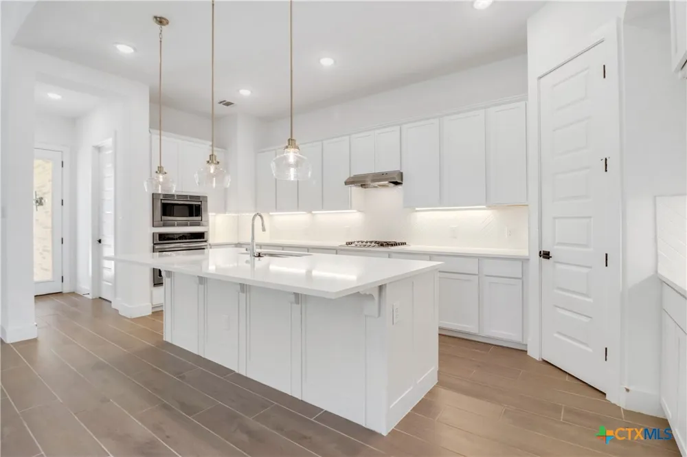 1421 Escarpment New Braunfels, TX 78132