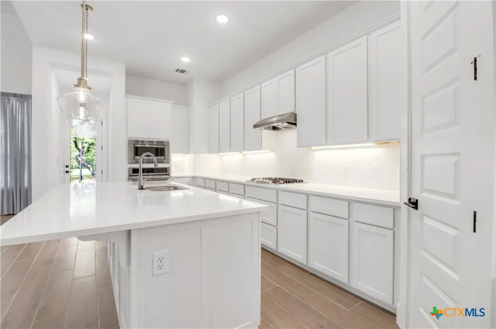 1421 Escarpment New Braunfels, TX 78132