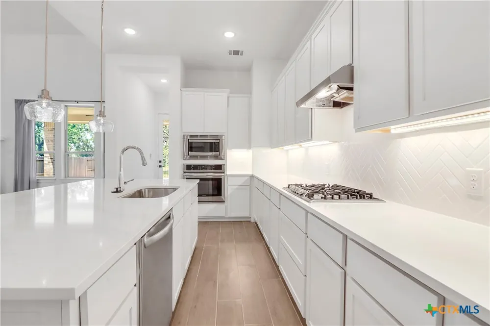 1421 Escarpment New Braunfels, TX 78132
