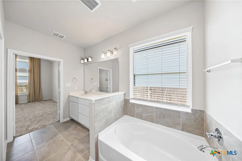 215 Cabiness Drive Salado, TX 76571