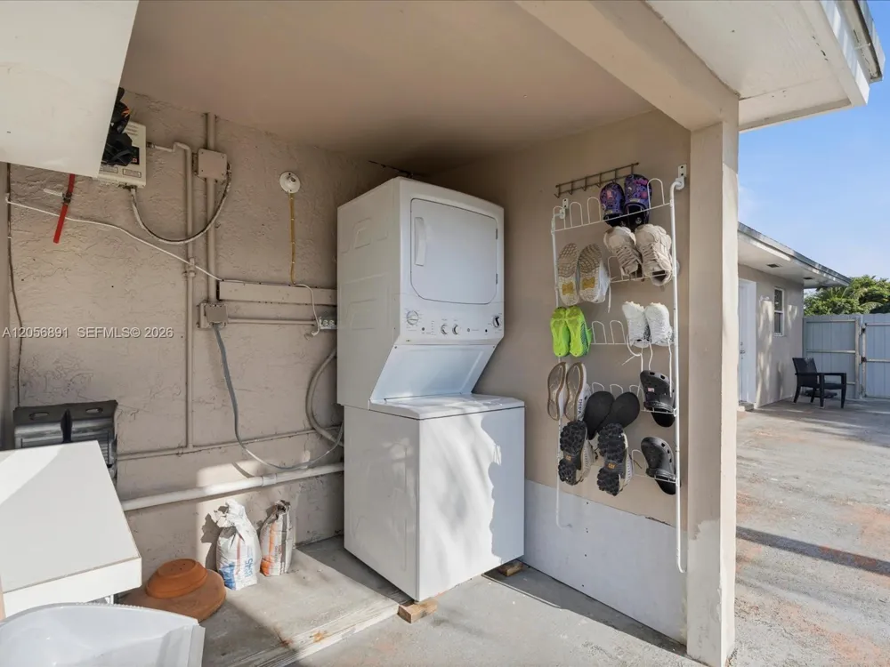 827 SW 3rd St Florida City, FL 33034