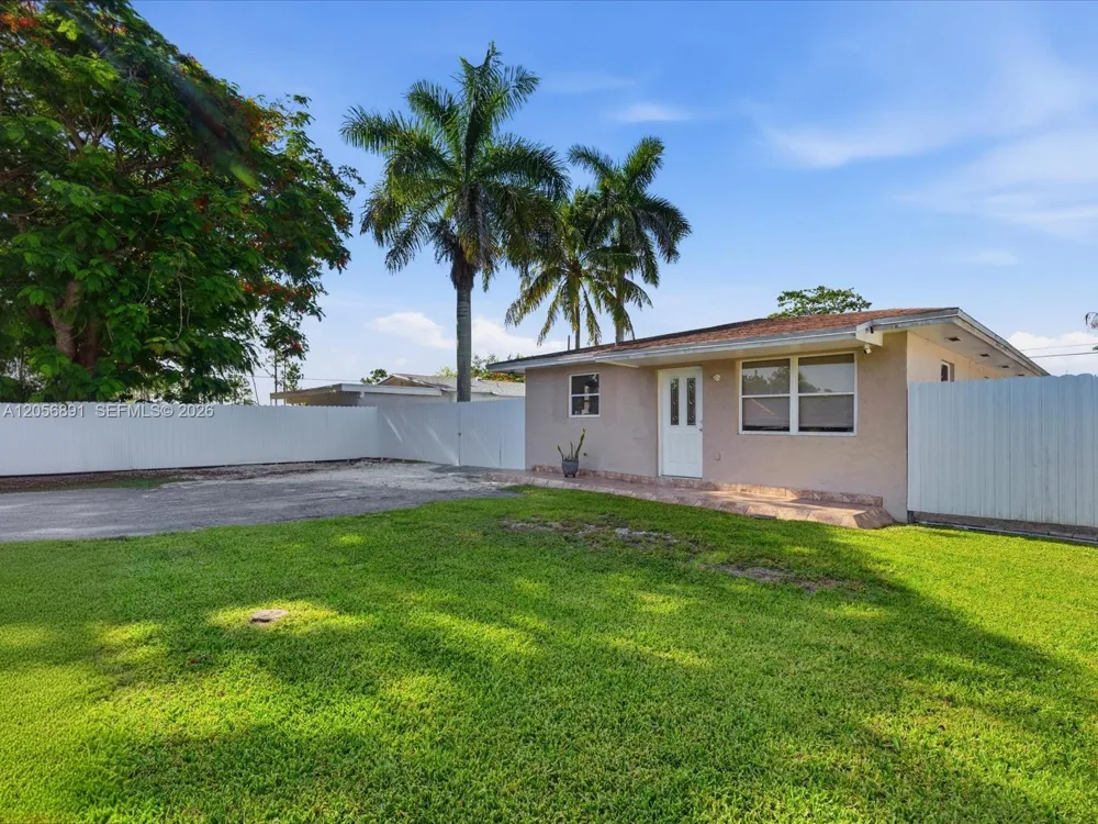 827 SW 3rd St Florida City, FL 33034