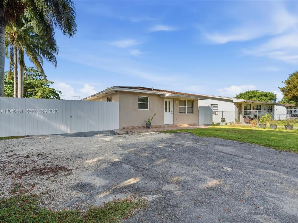827 SW 3rd St Florida City, FL 33034