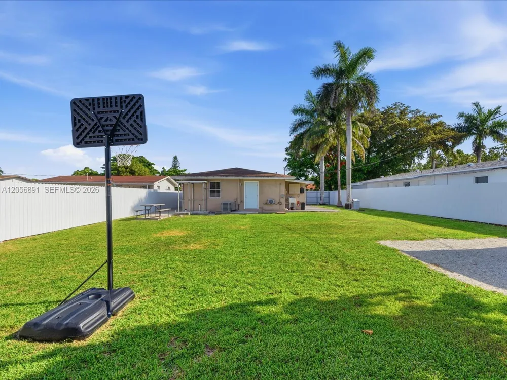 827 SW 3rd St Florida City, FL 33034