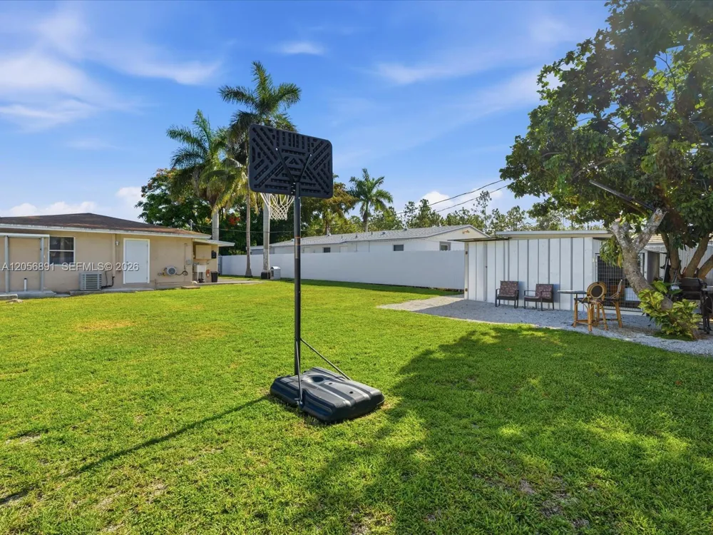 827 SW 3rd St Florida City, FL 33034