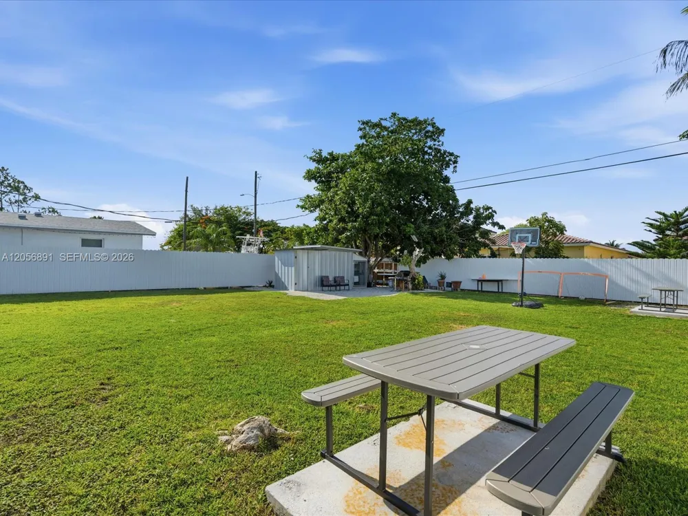827 SW 3rd St Florida City, FL 33034