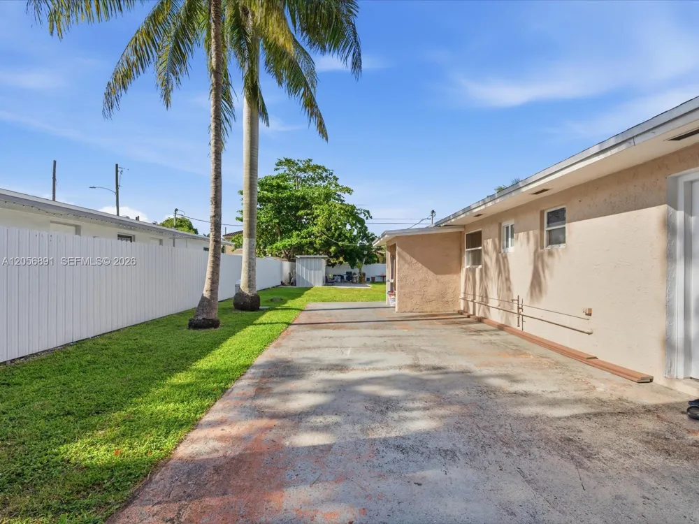 827 SW 3rd St Florida City, FL 33034