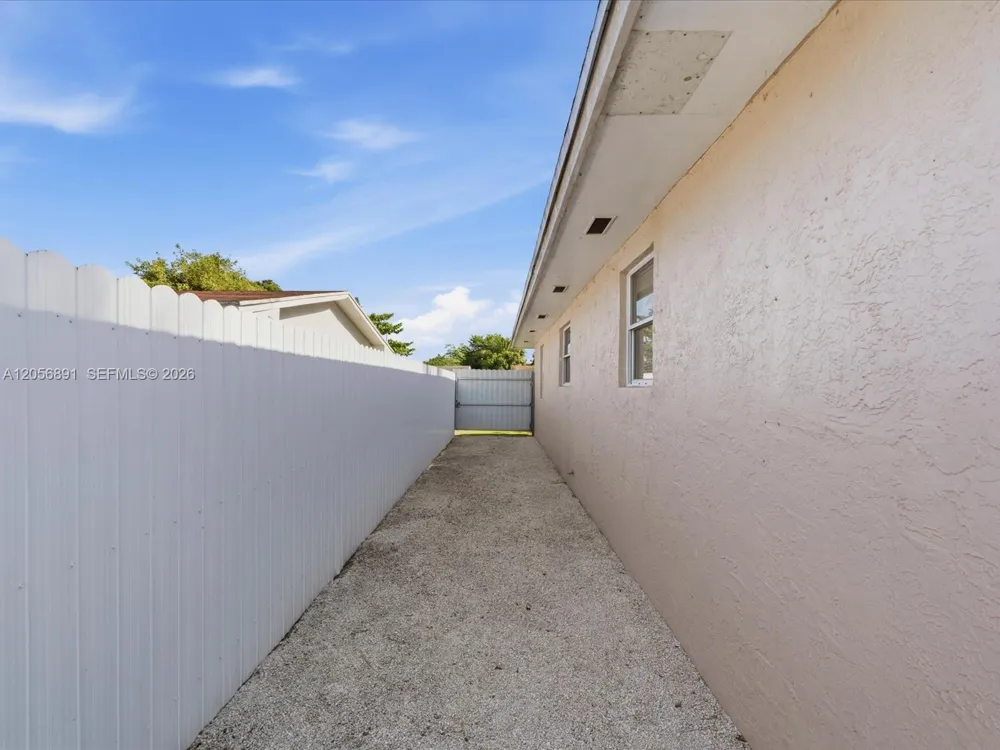 827 SW 3rd St Florida City, FL 33034