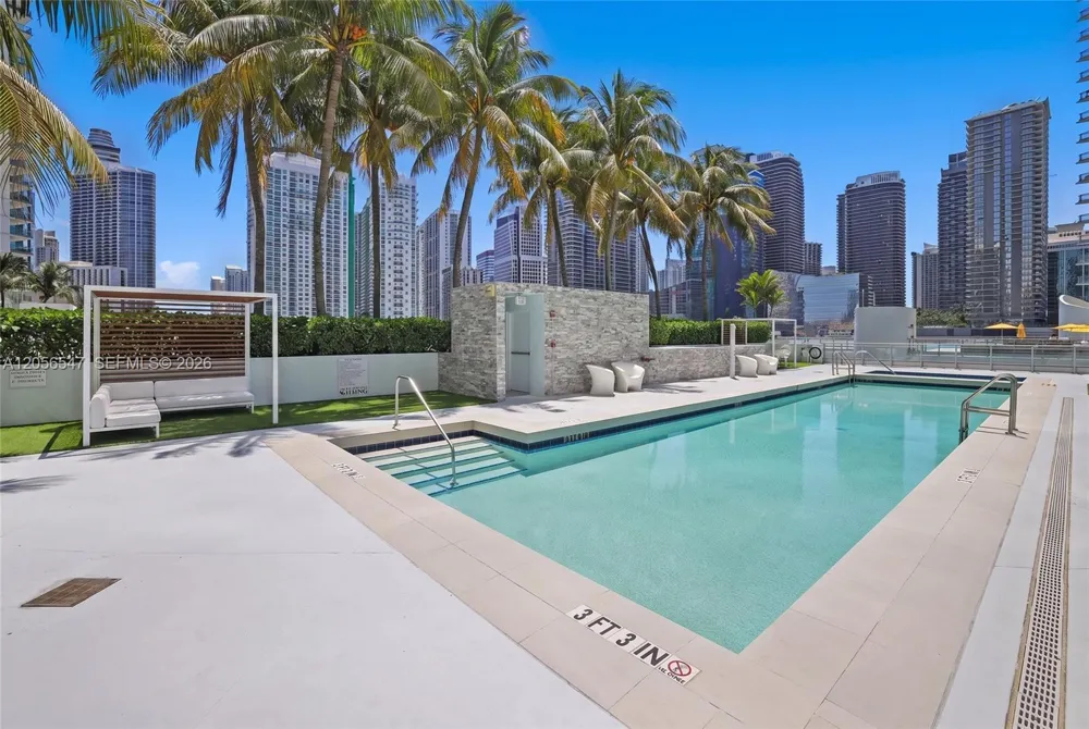 90 SW 3rd St #1608 Miami, FL 33130