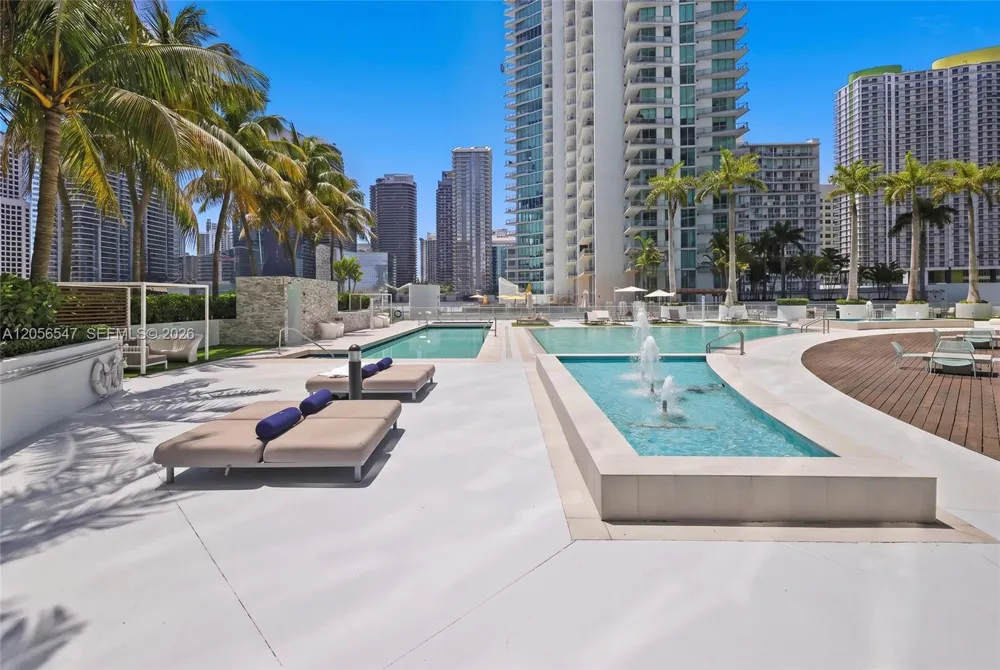 90 SW 3rd St #1608 Miami, FL 33130