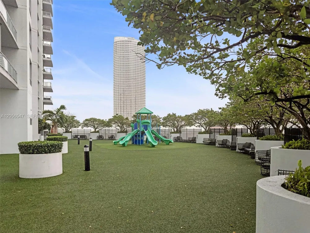 90 SW 3rd St #1608 Miami, FL 33130