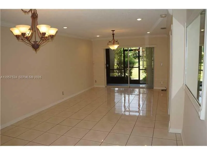 459 Lakeview Dr #2 Weston, FL 33326