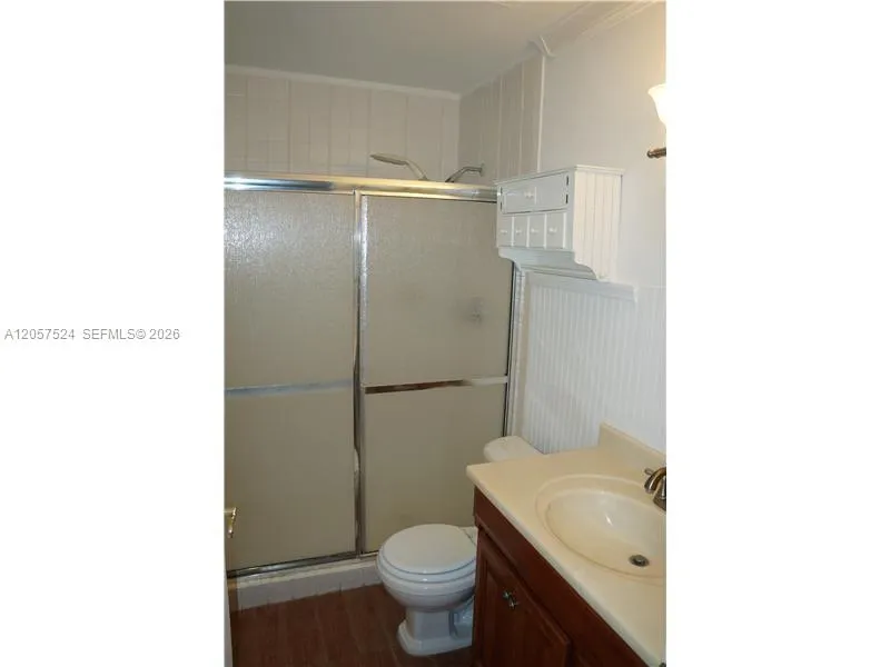 459 Lakeview Dr #2 Weston, FL 33326
