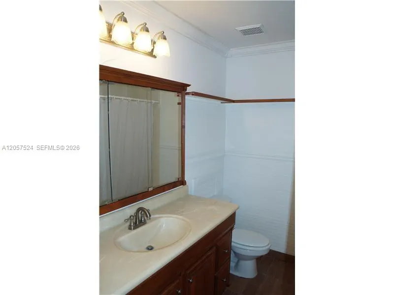 459 Lakeview Dr #2 Weston, FL 33326