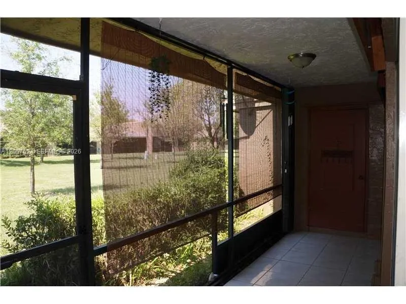 459 Lakeview Dr #2 Weston, FL 33326