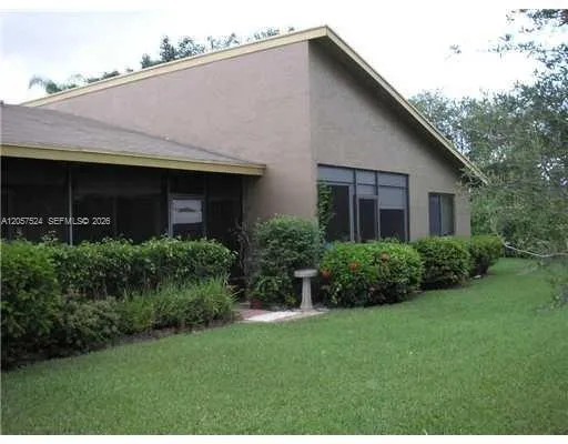 459 Lakeview Dr #2 Weston, FL 33326