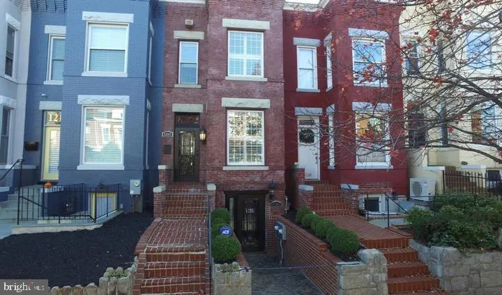 1209 E STREET NE Washington, DC 20002