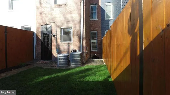 1209 E STREET NE Washington, DC 20002