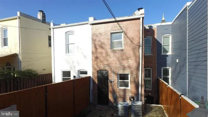 1209 E STREET NE Washington, DC 20002