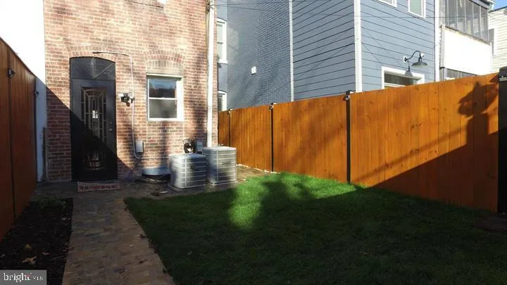 1209 E STREET NE Washington, DC 20002