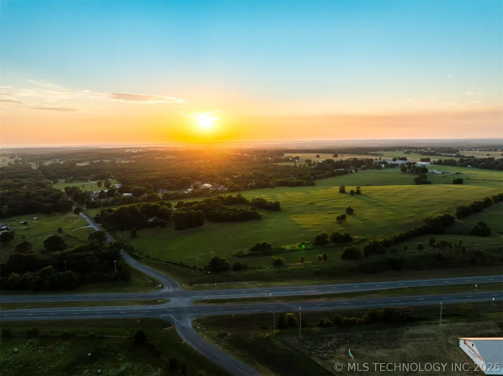 17022 W Grandview Road Tahlequah, OK 74464