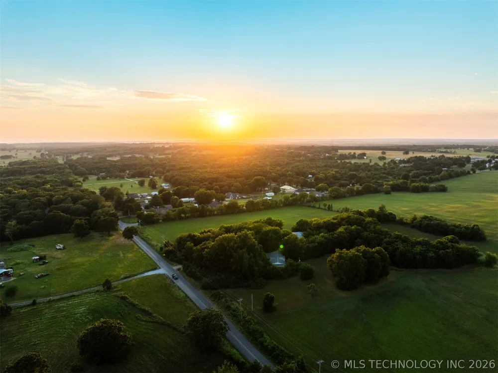 17022 W Grandview Road Tahlequah, OK 74464