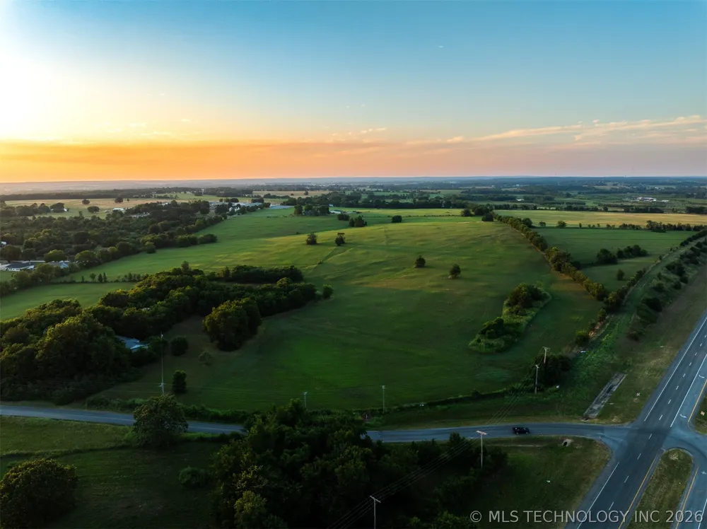 17022 W Grandview Road Tahlequah, OK 74464
