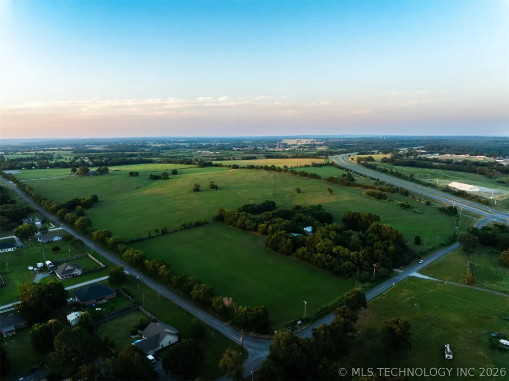 17022 W Grandview Road Tahlequah, OK 74464