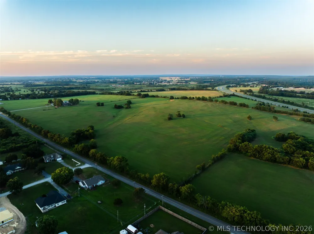 17022 W Grandview Road Tahlequah, OK 74464