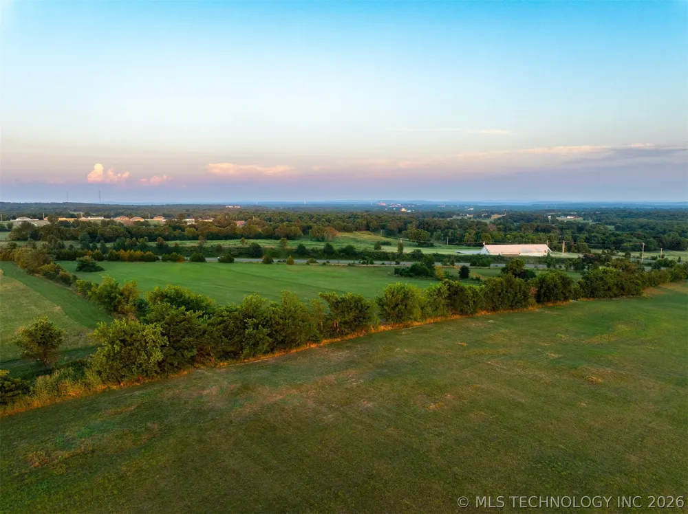 17022 W Grandview Road Tahlequah, OK 74464