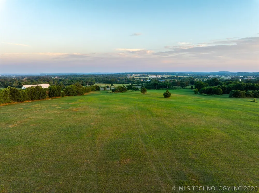 17022 W Grandview Road Tahlequah, OK 74464