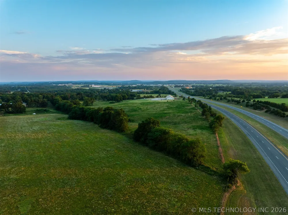 17022 W Grandview Road Tahlequah, OK 74464