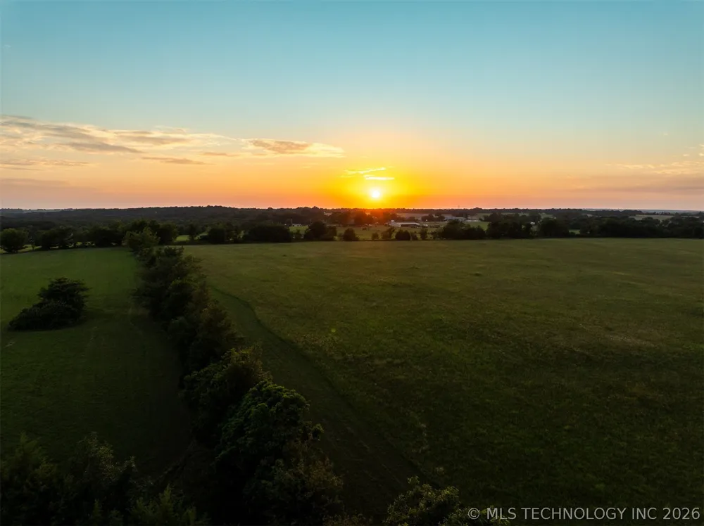 17022 W Grandview Road Tahlequah, OK 74464