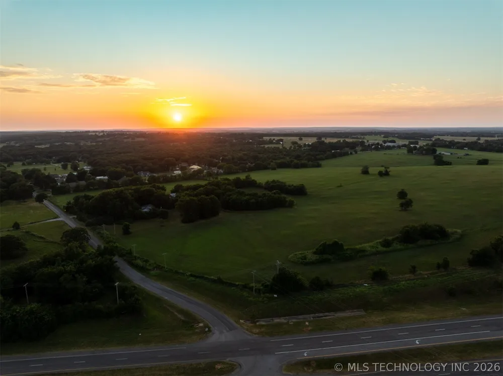 17022 W Grandview Road Tahlequah, OK 74464