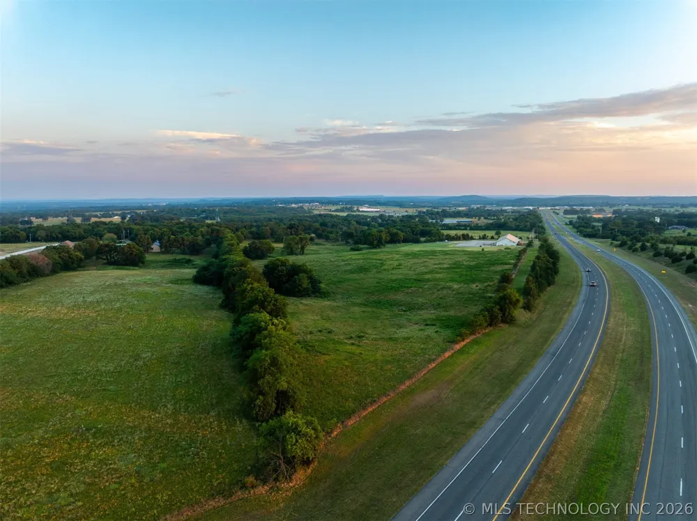 17022 W Grandview Road Tahlequah, OK 74464