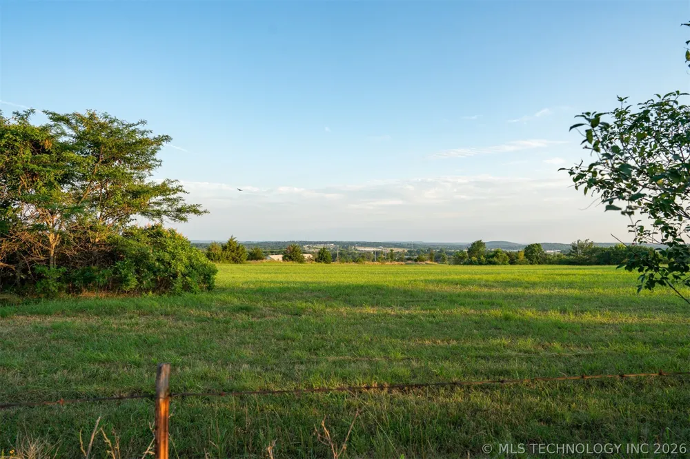 17022 W Grandview Road Tahlequah, OK 74464
