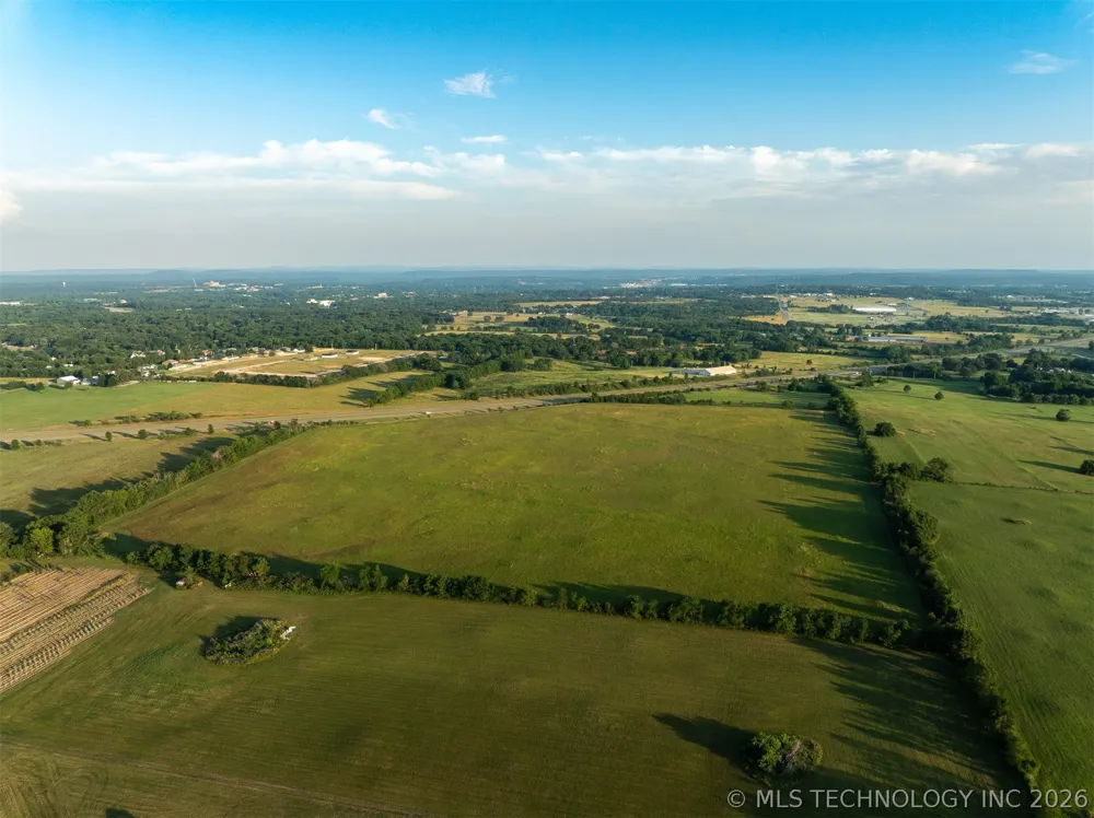 17022 W Grandview Road Tahlequah, OK 74464