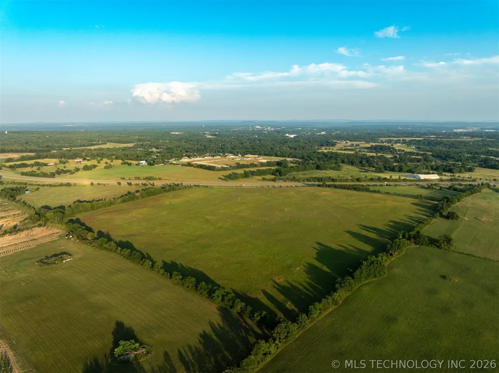 17022 W Grandview Road Tahlequah, OK 74464
