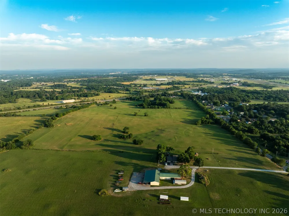 17022 W Grandview Road Tahlequah, OK 74464